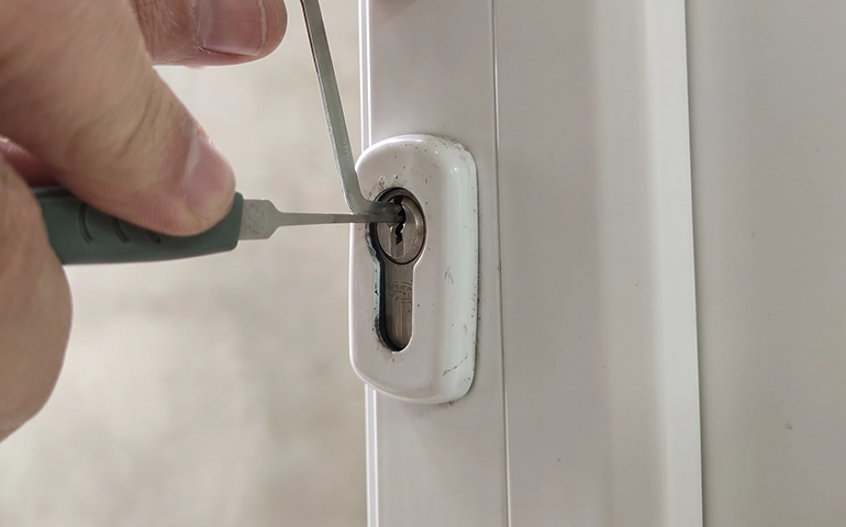 Professional door unlocking with broken key in cylinder – Locksmith Varna