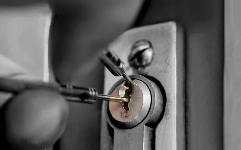 Аварийно отключване на жилища Варна